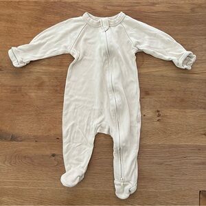 Goumi x Babylist Cream Footed Baby One-Piece Zip Sleeper Pajamas 3-6 mo